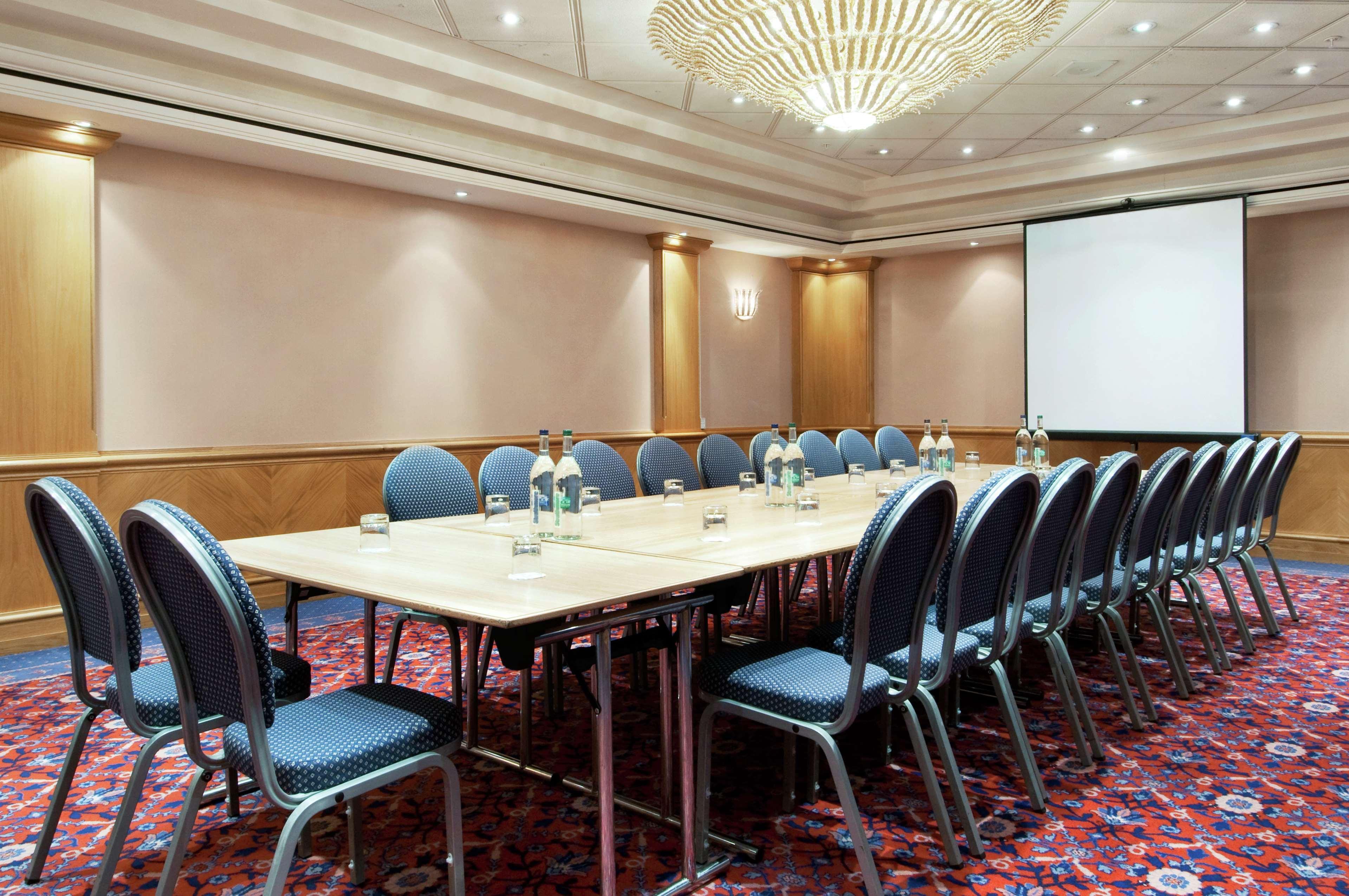 Hilton Birmingham Metropole 4*