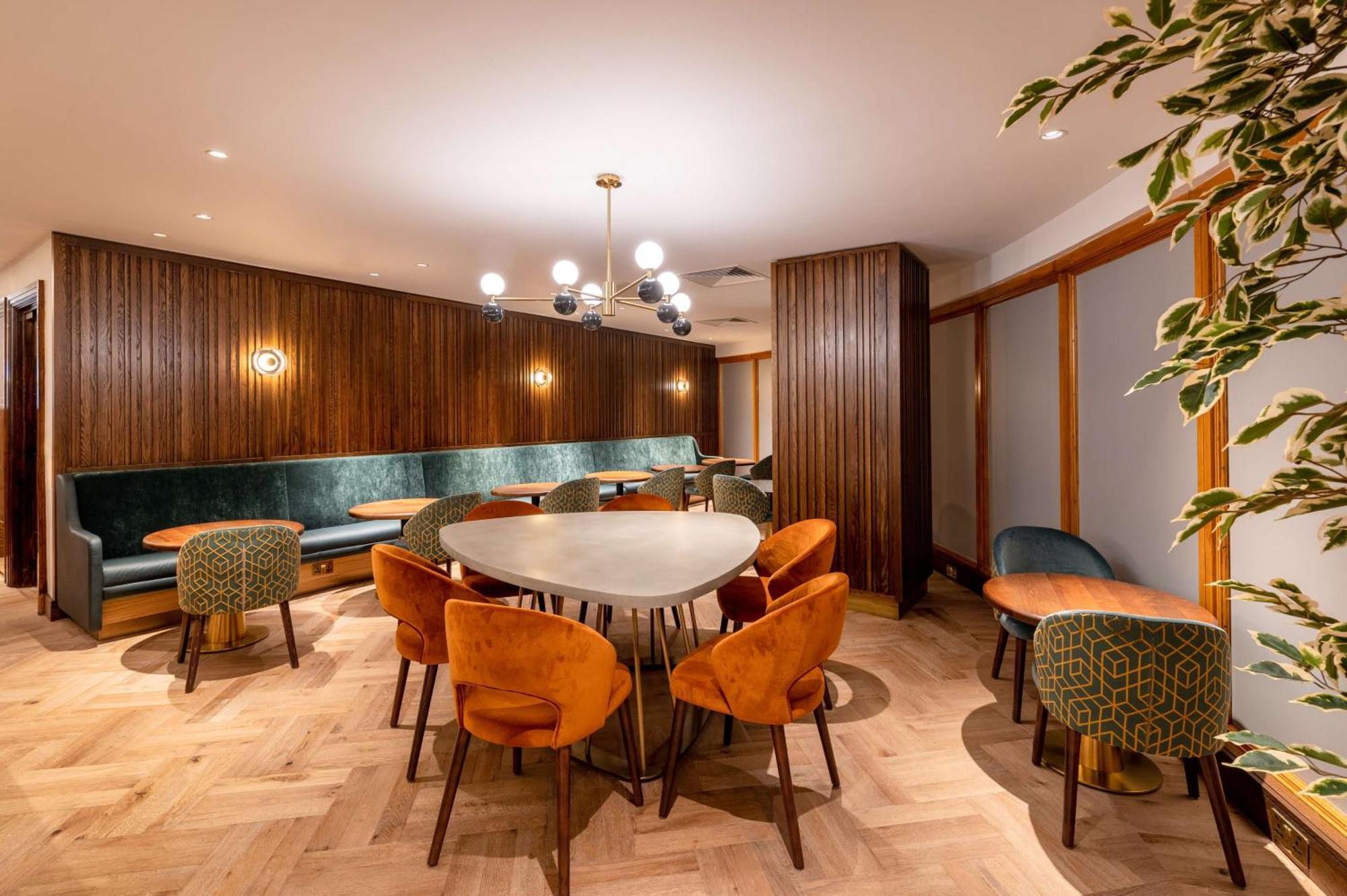 Hotel Hilton Birmingham Metropole 4*